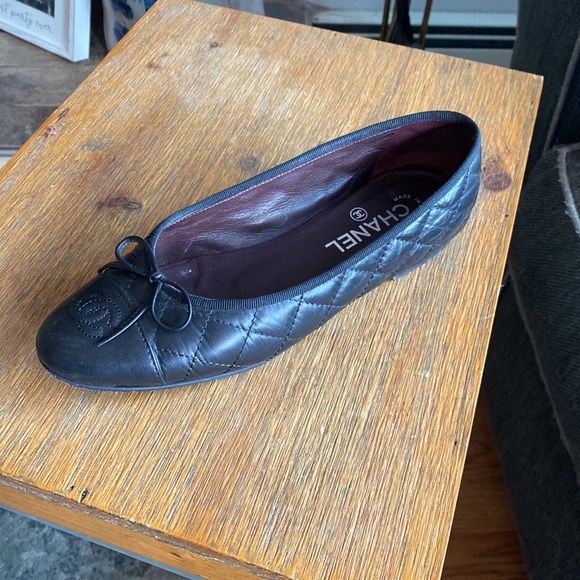 Black Chanel Interlocking CC leather quilted ballerina flats - Picture 2 of 4